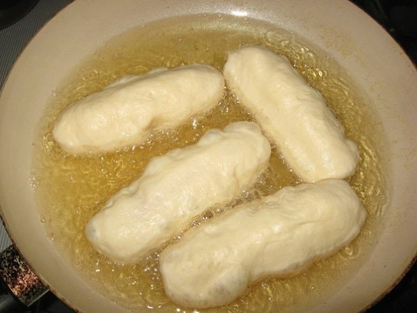 Жареные сосиски в тесте.Вкуснейшие, мягчайшие, воздушные, горяченькие... жареные сосиски в тесте. ... - 7