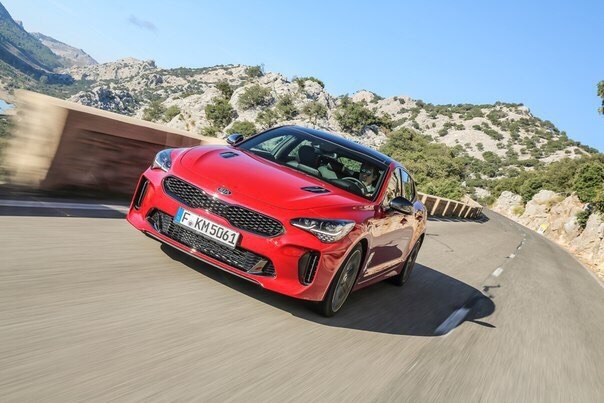  : Kia Stinger vs MercedesAMG C 43 vs .