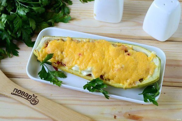 Кабачки, фаршированные куриной грудкой.Ингредиенты:Кабачок — 1 ШтукаКуриная грудка — 150 ГраммПерец ... - 9