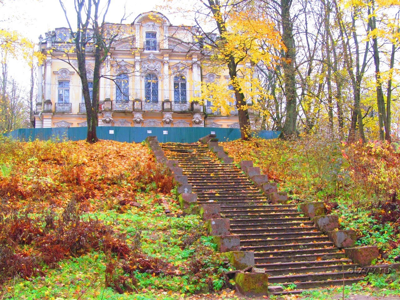 голова в парке сергиевка в петергофе