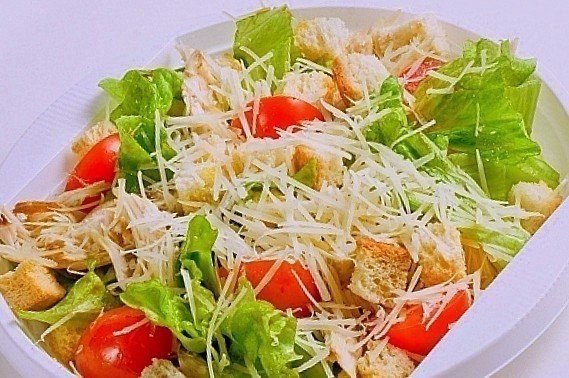 9 вкуснейших салатов на каждый день! Подборка: 1. Салат с сухариками. 2. Салат с копченым сыром. 3. ...