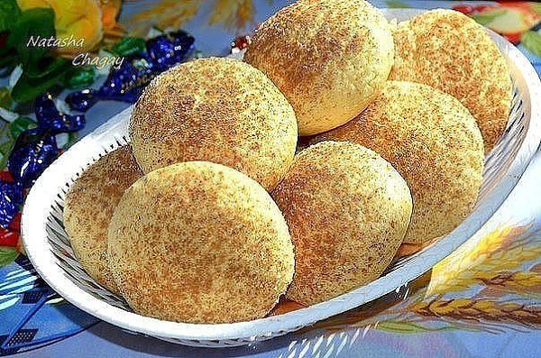 Ну очень вкусно! А простооо...... Банка сгущенки + щепотка соли + 2 яйца + сода на кончике ножа + ... - 2