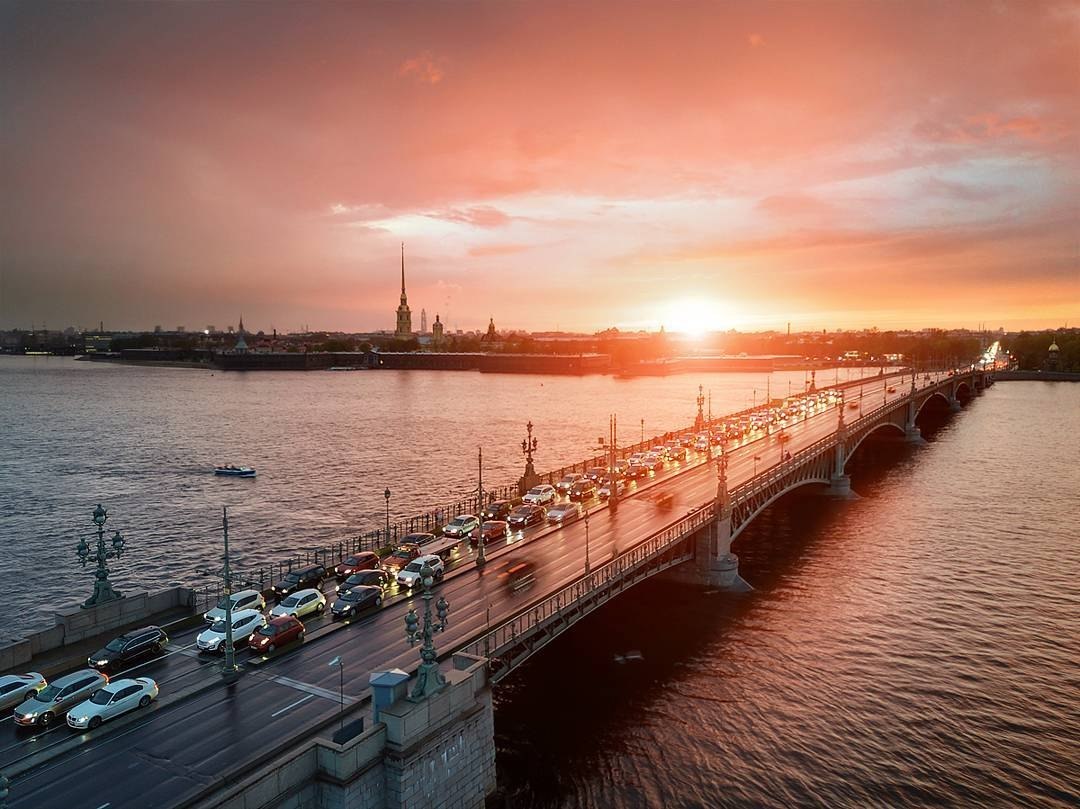 10 самых красивых мостов Санкт-Петербурга. 1) Дворцовый мост Дворцовый мост, давно ставший одним из ...