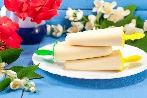 Мороженое со сгущёнкой.Ингредиенты:Молоко сгущённое 380 грЙогурт 200 грСметана 200 грСахар ванильный ...