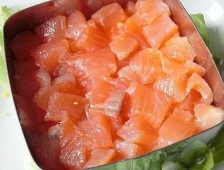 Салат с красной рыбой. Ингредиенты Помидор – 1-2 шт. Яйцо – 1 шт. Сёмга слабосолёная – 50 гр. Сыр – ... - 6