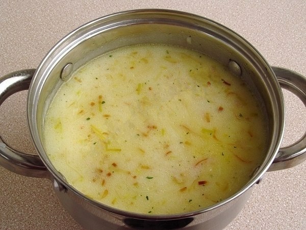 Английский куриный суп с плавленым сыром. Куриный бульон – 1 литр; Куриную грудку – 300 грамм; Рис ... - 5