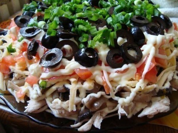 Топ - 6 салатов с КУРИНЫМ ФИЛЕ. 1. Салат с курицей Ингредиенты: - отварное куриное филе – 300г - ... - 3