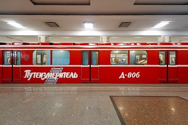 В петербургском метро есть «невидимые» поезда, которые ходят только ночью. Жители большого города ...