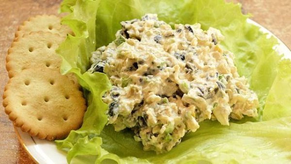 Салат с сыром и оливками.Рецепт салата с сыром и оливками лёгкий в приготовлении, его можно отнести ...