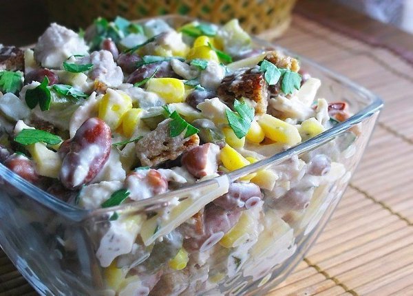 9 вкуснейших салатов на каждый день! Подборка: 1. Салат с сухариками. 2. Салат с копченым сыром. 3. ... - 5