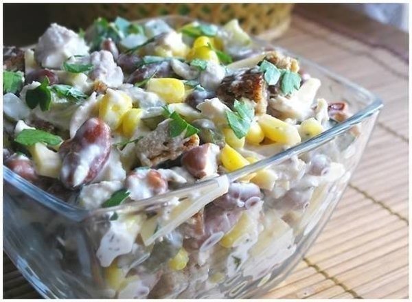 Топ - 6 салатов с КУРИНЫМ ФИЛЕ. 1. Салат с курицей Ингредиенты: - отварное куриное филе – 300г - ...