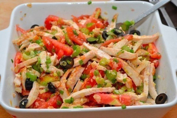 Топ - 6 салатов с КУРИНЫМ ФИЛЕ. 1. Салат с курицей Ингредиенты: - отварное куриное филе – 300г - ... - 4