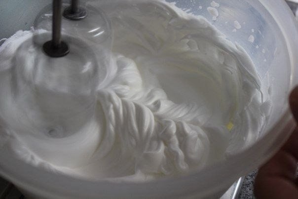 ШОКОЛАДНЫЕ MACARONS.ИНГРЕДИЕНТЫ:Для печенья: 200 г сахара 110 г миндаля 95 г яичных (белков примерно ... - 2