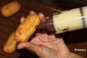 Готовим вкусные домашние Эклеры.Вам потребуется:Для заварного теста:- 3 яйца- 75 г сливочного масла- ... - 8