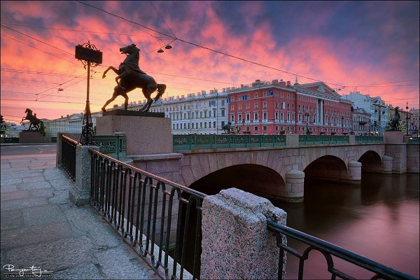 История Аничкова моста. Аничков мост через Фонтанку, расположенный в створе Невского проспекта, ...