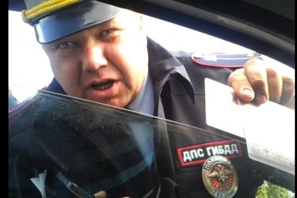 Гаишник: — Нарушаете! Дрифт в городе запрещён! Водитель: — Отвечаю, занесло, сам испугался!