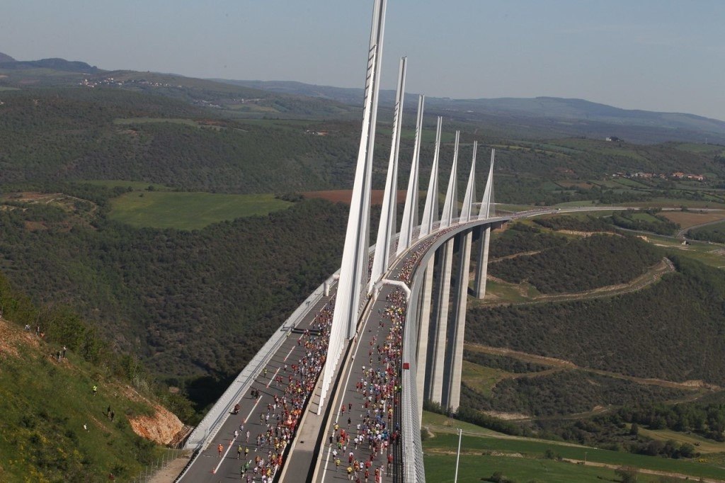 Millau Viaduct o pa - ca co oc a aee