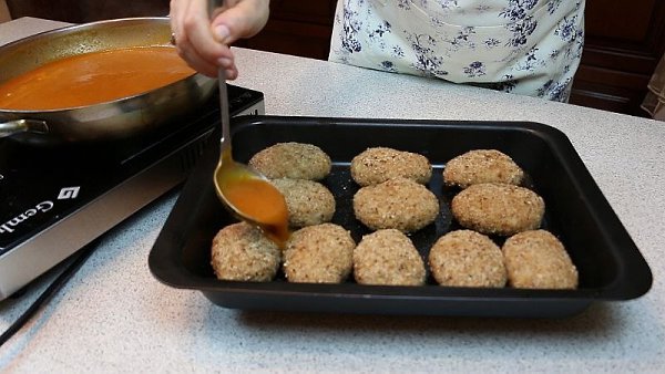 Котлеты в подливе как в столовой.ИнгредиентыДЛЯ КОТЛЕТ:900 г мяса200 г белого хлеба200-250 мл ... - 5