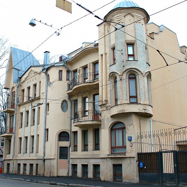 Прогулка по Пречистенке — старейшей улице Москвы.1. Городская усадьба Суровщикова К сожалению, от ...