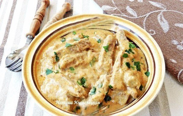 МЯСО ТУШЕНОЕ СО СМЕТАНКОЙ .ИНГРЕДИЕНТЫ: 500 г говядины (или свинины); 2 головки репчатого лука; 150 ... - 9