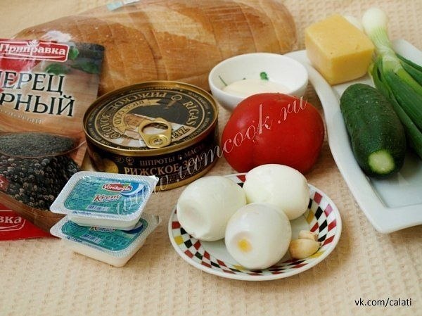 Праздничные бутерброды со шпротами.Ингредиенты:Шпроты - 1 банка;Огурец свежий - 1 шт;Помидор свежий ... - 2