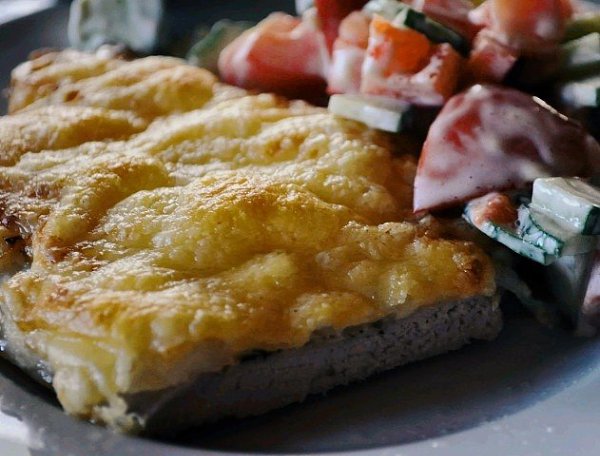 Мясо по-французски в духовке. Ингредиенты: -мясо – 500 гр. (я беру свиную вырезку – аккуратненький ...