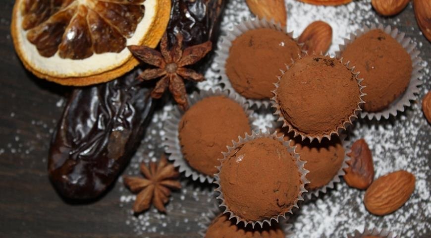Трюфели из фиников с миндалем.Вкусные, нежные конфеты, отличная идея для подарка!ИНГРЕДИЕНТЫфиники ...