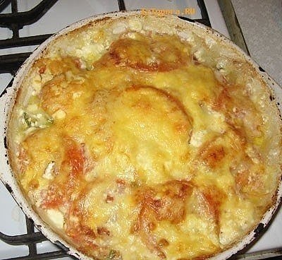 Тушеное мясо под сыром .Ингредиенты:-Соль -Майонез -Сыр -Картофель -Лук репчатый -Лук ...