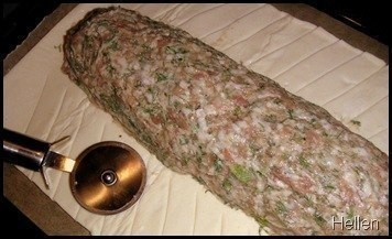 Мясной рулет с яйцом.Ингредиенты:- фарш мясной 0,5-0,6 кг (зелень, специи по вкусу)- Готовое ... - 4