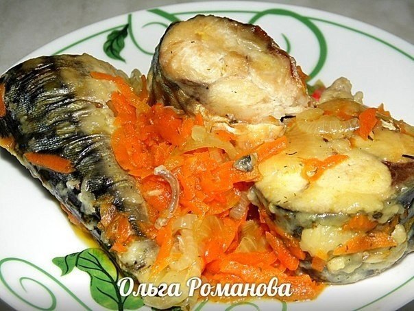 Скумбрия тушенная с морковкой и луком.Автор: Ольга РомановаСкумбрия - 2 шт Морковь - 1 шт (большая ...