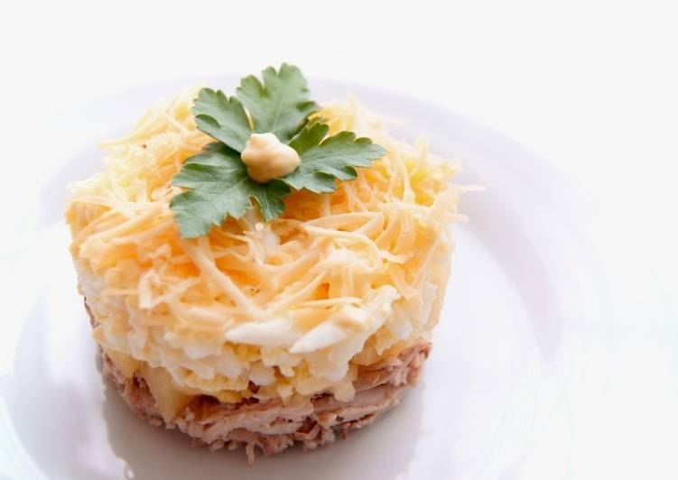 Очень вкусный и простой салатик.на 100грамм - 101.72 ккалБ/Ж/У - 17.61/2.94/1.14Ингредиенты:Куриная ...