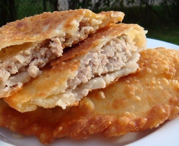САМЫЕ ВКУСНЫЕ ЧЕБУРЕКИ .Для приготовления самых вкусных чебуреков понадобится: - мука - 3 стакана ...