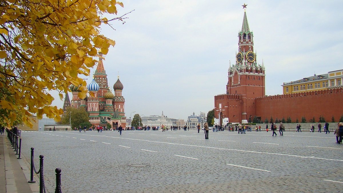 Октябрь в москве фото. Кремль,красная площадь, Арбат. Москва красный октябрь Кремль. Москва площадь Кремль в ноябре. Красная площадь осень.