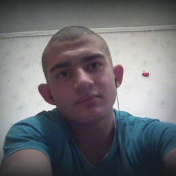 Andriy, 19, 
