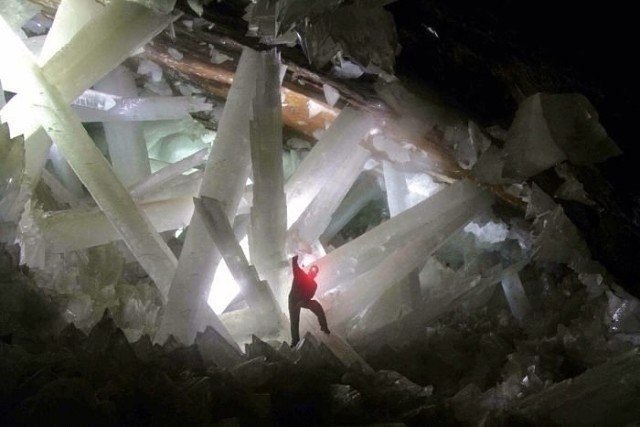   (Crystal Cave)  