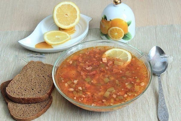 Солянка с колбасой .Ингредиенты: Картофель - 3 больших клубня Колбаса вареная - 200 гр. Колбаса ...