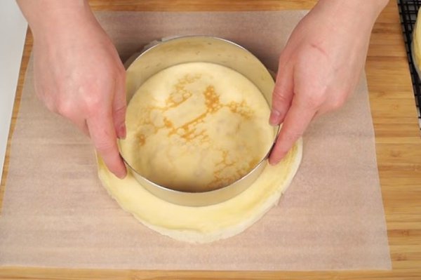 Торт Наполеон из блинчиков с заварным кремом.Необходимые продукты Блинчики: ~ 250 г муки ~ 30 г ... - 10