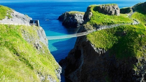   Carrick-a-Rede,  