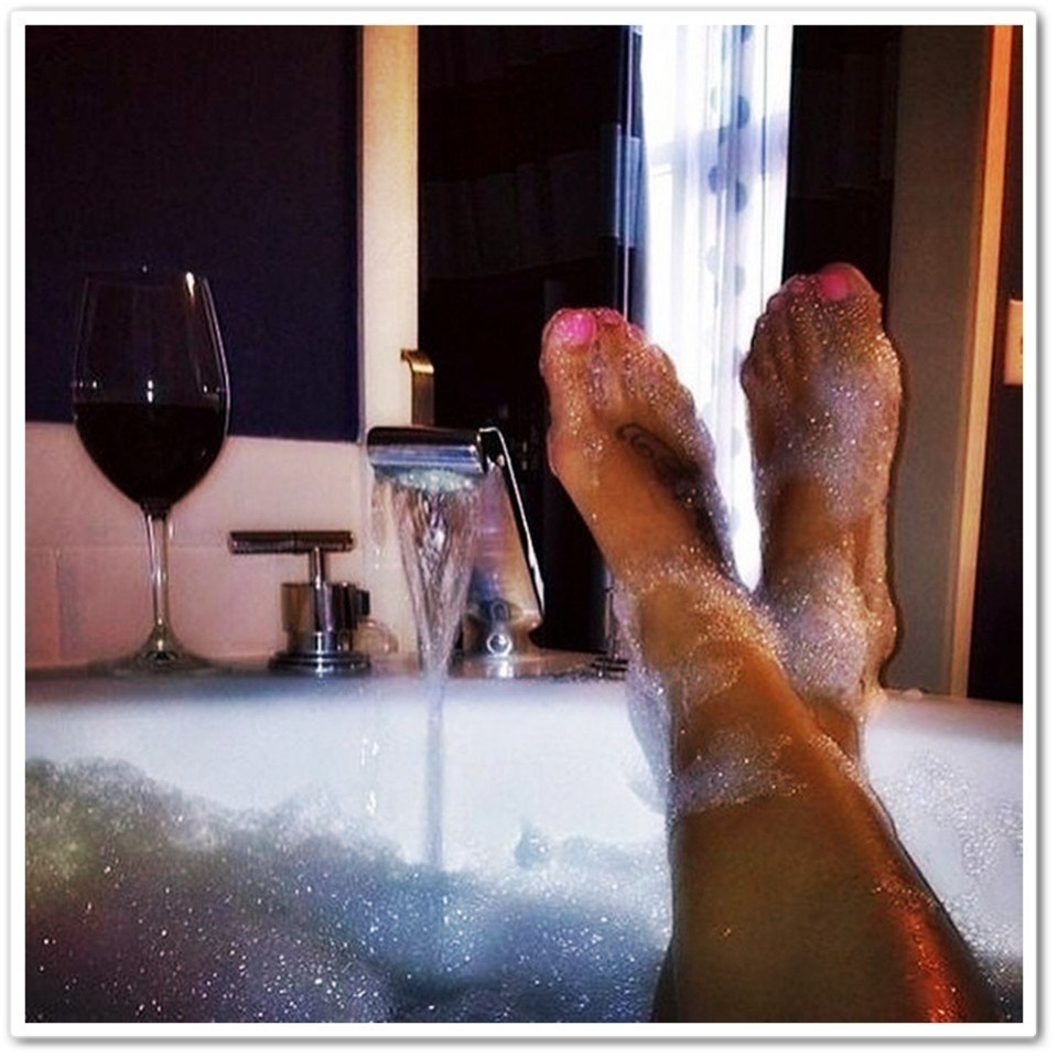 фото ног в ванне