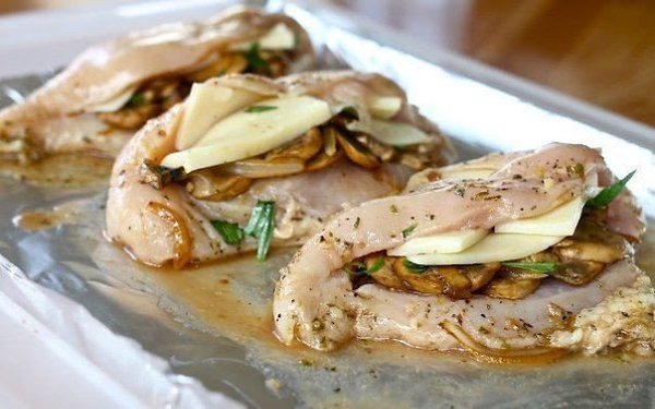 Курица, фаршированная грибами и сыром.Ингредиенты:Куриные грудки — 6 шт.Грибы — 450 гЧеснок — 2 ... - 4