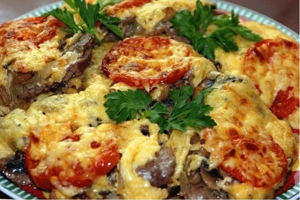 Мясо пофранцузски с картофелем, помидорами и сыром.Ингредиенты:Картофель 5 штукСвинина 300 гЛук 1 ... - 4