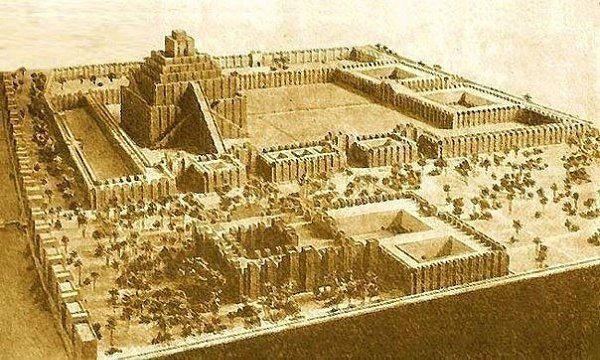 В Древнем Вавилоне был закон, исходя из которого врачу отрубали обе руки, если он был виновен в ...