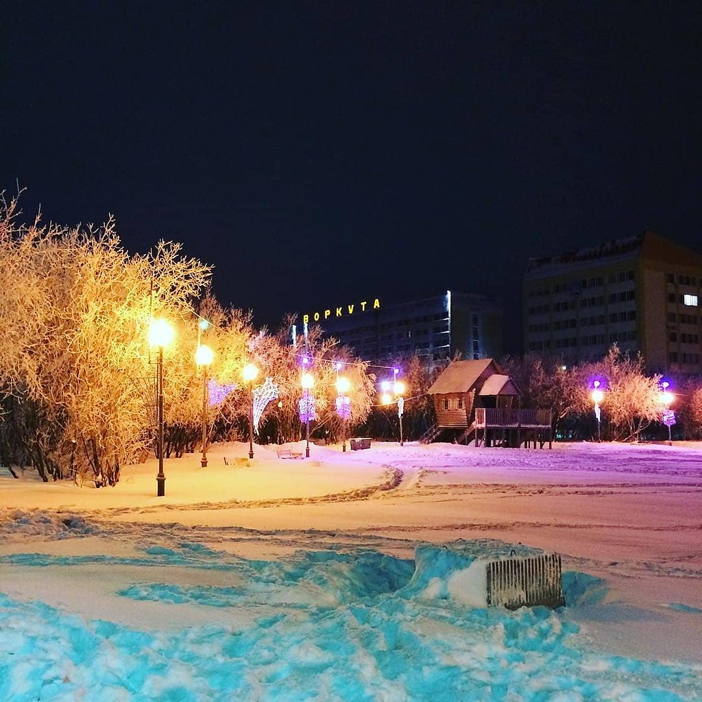 Город Воркута. Центральная площадь. Гостиница Воркута и ... | Знакомство с  Россией. Воркута. | Фотострана | Пост №1845394728