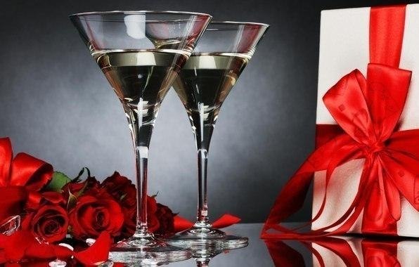 14 февраля — День секса за открытку, 23 февраля — День мужского дезодоранта, 8 марта — День мести за ...