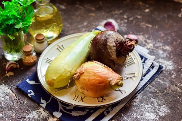 Салат из свеклы с кабачками.Ингредиенты: Свекла — 300 г Кабачки — 300 г Лук репчатый — 100 г Масло ... - 2