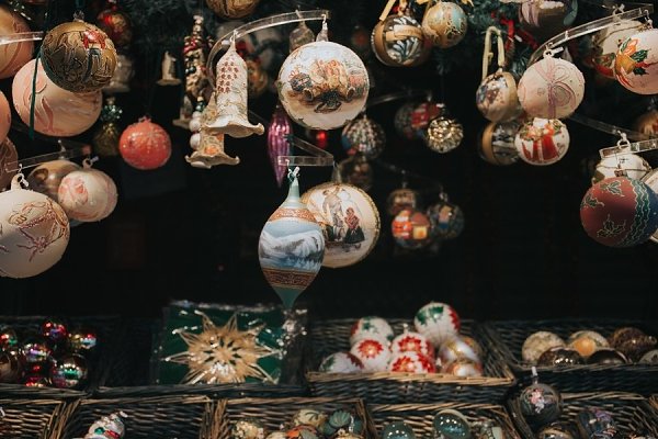 Рождественская ярмарка на Манежной площади. .Ярмарка работает до 13 января. Обратите внимание, что ...