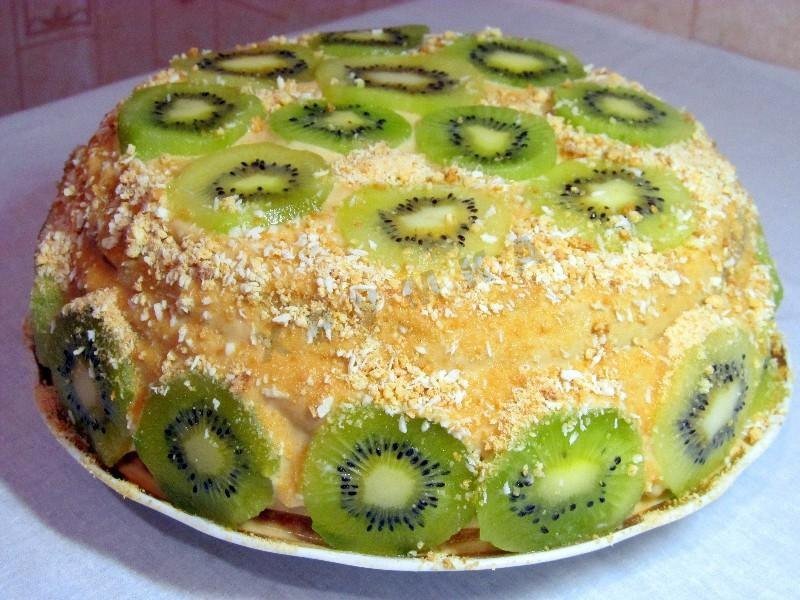 Бисквитный торт со сметанным кремом и фруктами.В приготовлении фруктовых тортов есть два основных ...