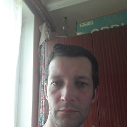 Andis, 40, 