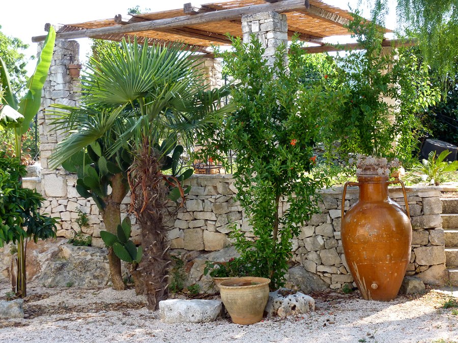 (Ostuni),. -      ,  " ... - 5