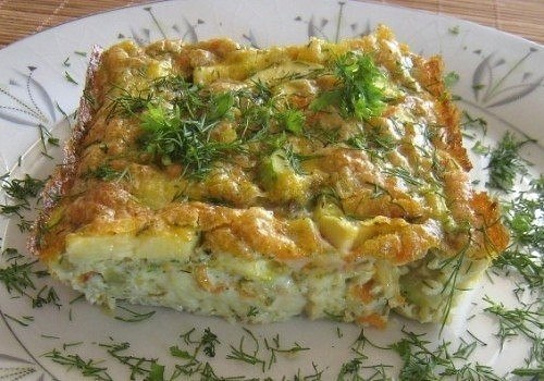 Кабачковый омлет в духовке . Итого на 100 грамм 68 ккал Б/Ж/У 8 / 2.8 / 2.5 Ингредиенты: 5 ст. л. ...